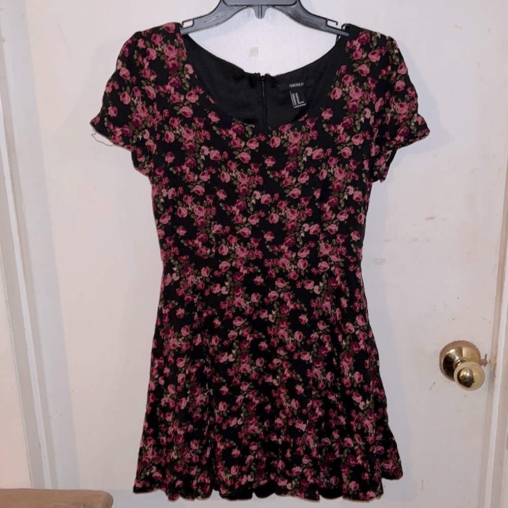 🌞 Forever 21 Pink and Black Floral mini dress Size: Medium NWOT